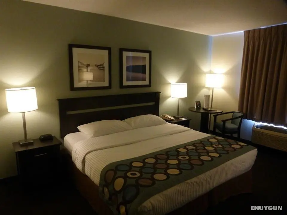 Super 8 by Wyndham Peterborough - Genel