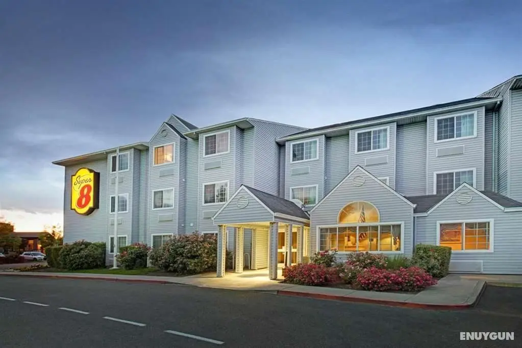 Super 8 by Wyndham Sacramento Airport - Genel