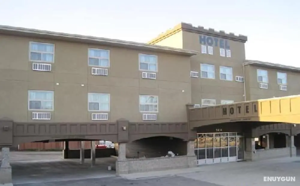Super 8 by Wyndham Saskatoon Near Downtown - Dış Mekan