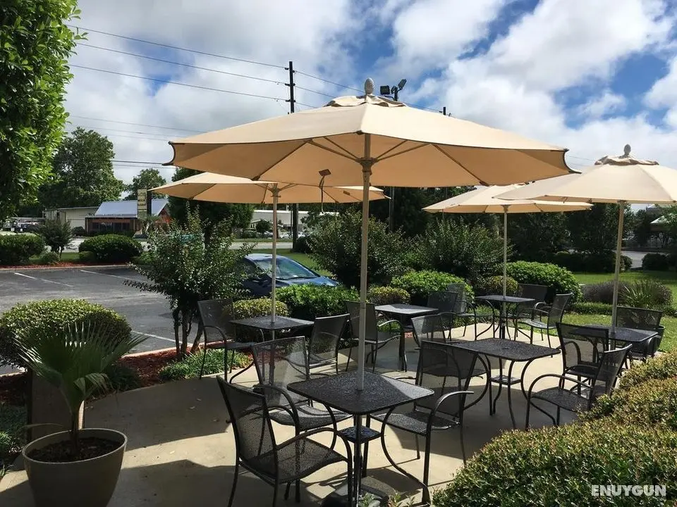 Super 8 by Wyndham Wilmington - Genel