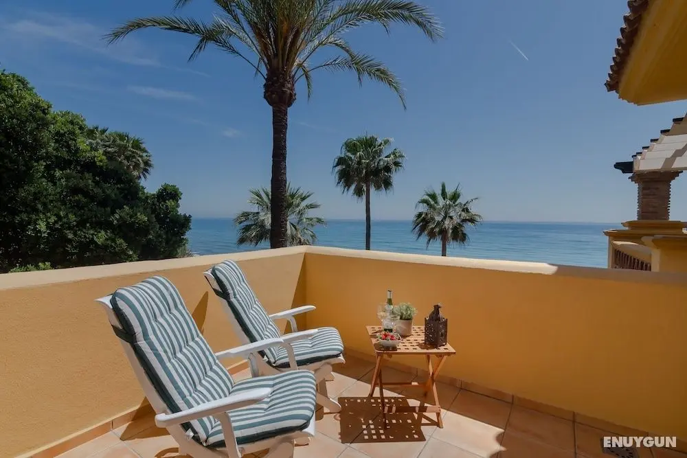 Super Front Line Location Apartment - Heated Pool - Oda Düzeni