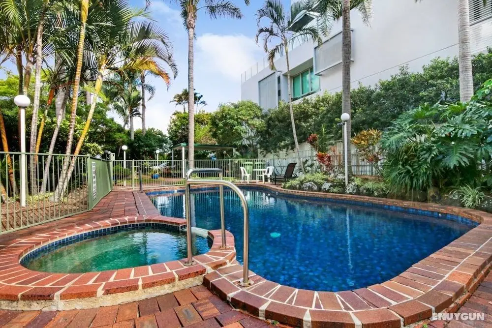 Superb 1 Bedroom Apartment Near the Beach - Havuz