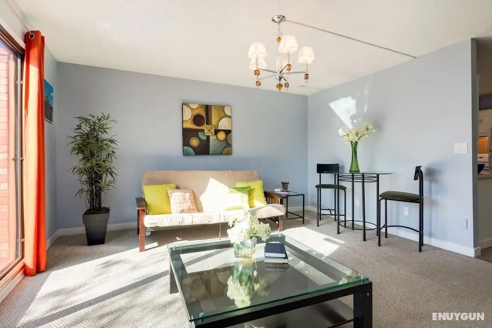 Superb 3BR mins to DT SAIT - Öne Çıkan Resim