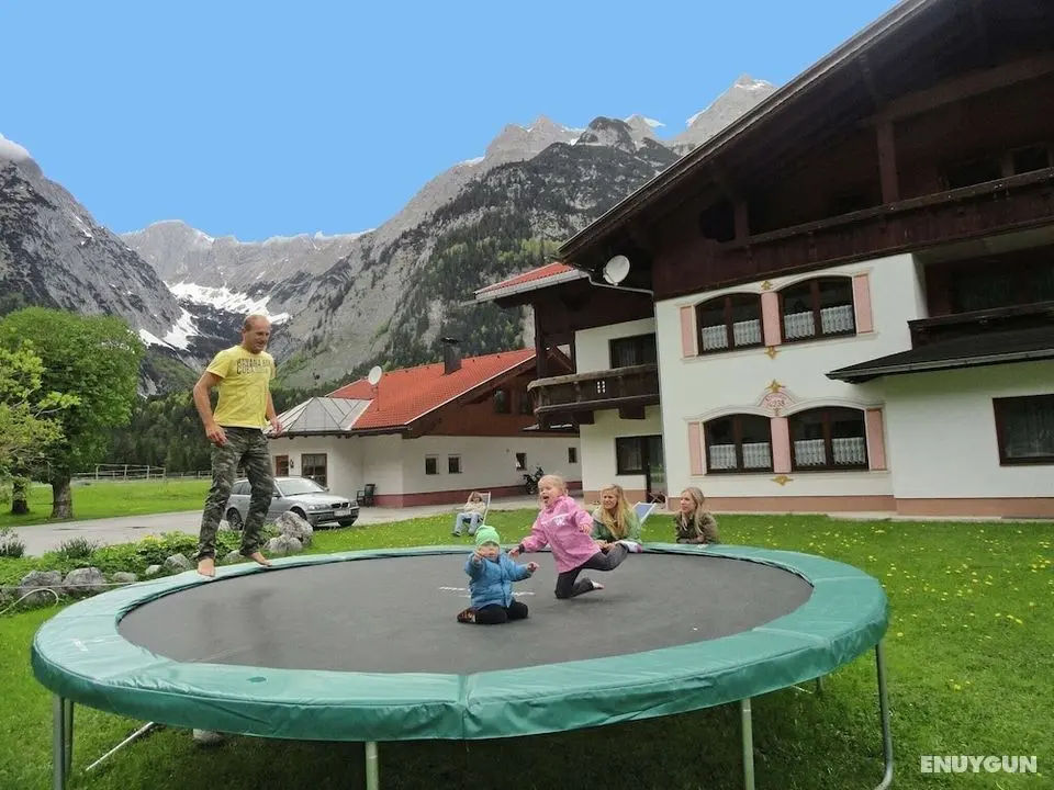 Superb Apartment in Leutasch Tyrol With Meadow Around - Dış Mekan