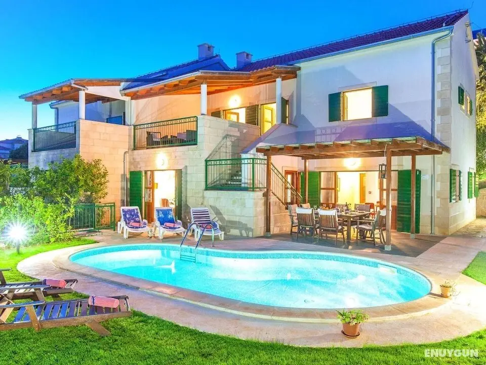 Superb Villa With Private Swimming Pool and Garden on the Coast of Croatian Island - Öne Çıkan Resim