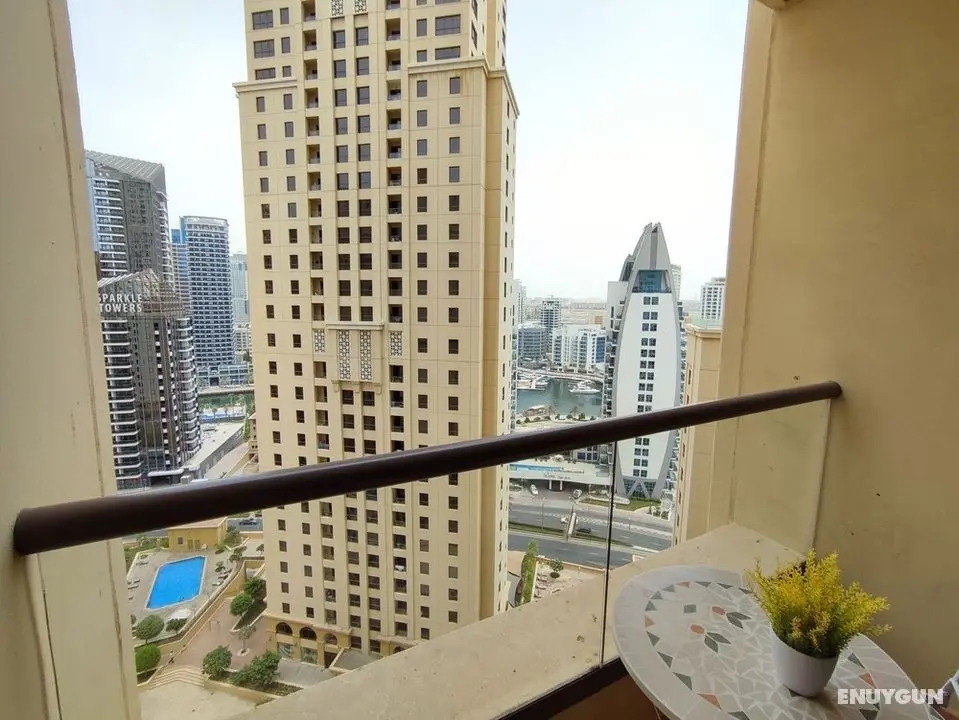 SuperHost - Magnificent Waterfront Apt, Steps From the Beach - Oda Manzaraları