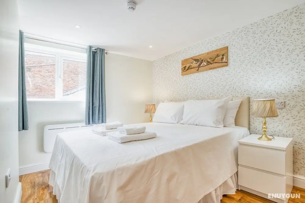 Superior 2 Bedroom in Central Lincoln En-suite Shower King Size Beds Free Toiletries and Wifi - Öne Çıkan Resim