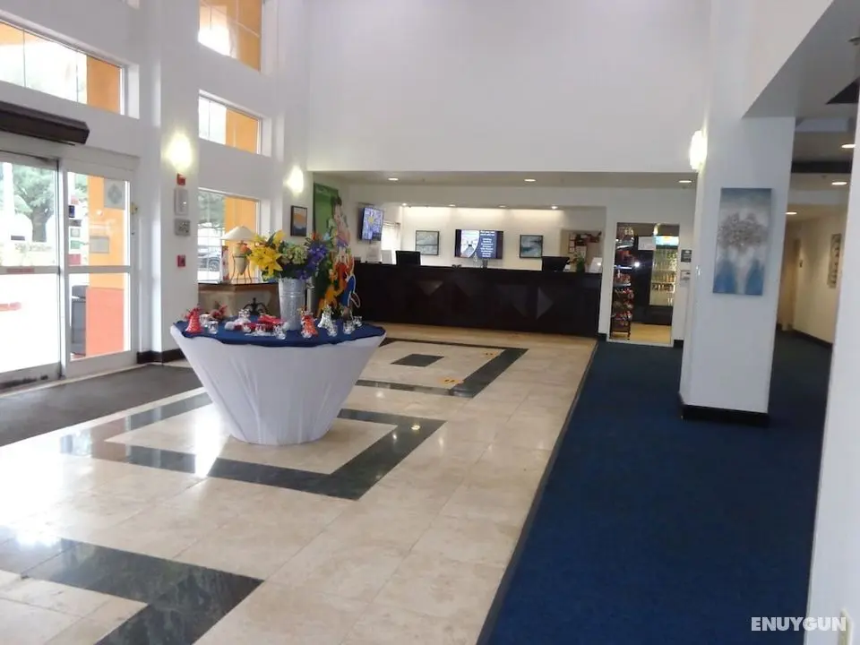 Surestay Plus By Best Western Orlando Lake Buena Vista - Lobi