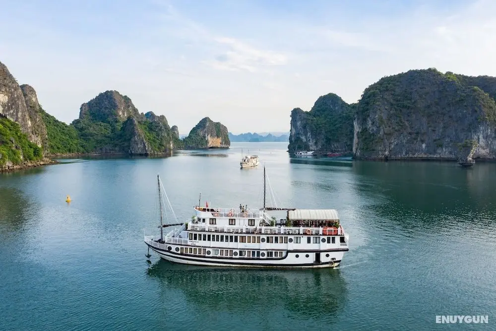 Swan Cruises Halong - Öne Çıkan Resim