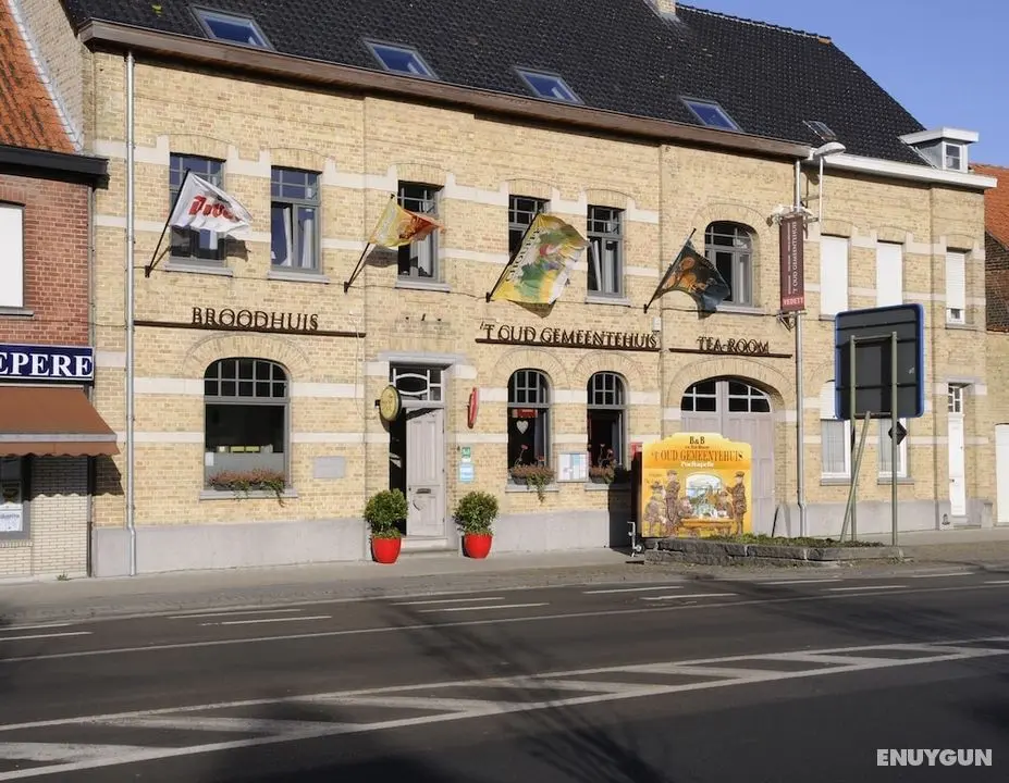 't Oud gemeentehuis Poelkapelle - Öne Çıkan Resim