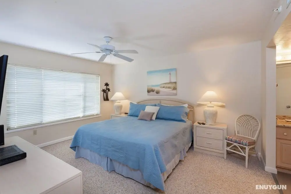 Tad's Santa Maria Harbour Resort Condo - Oda