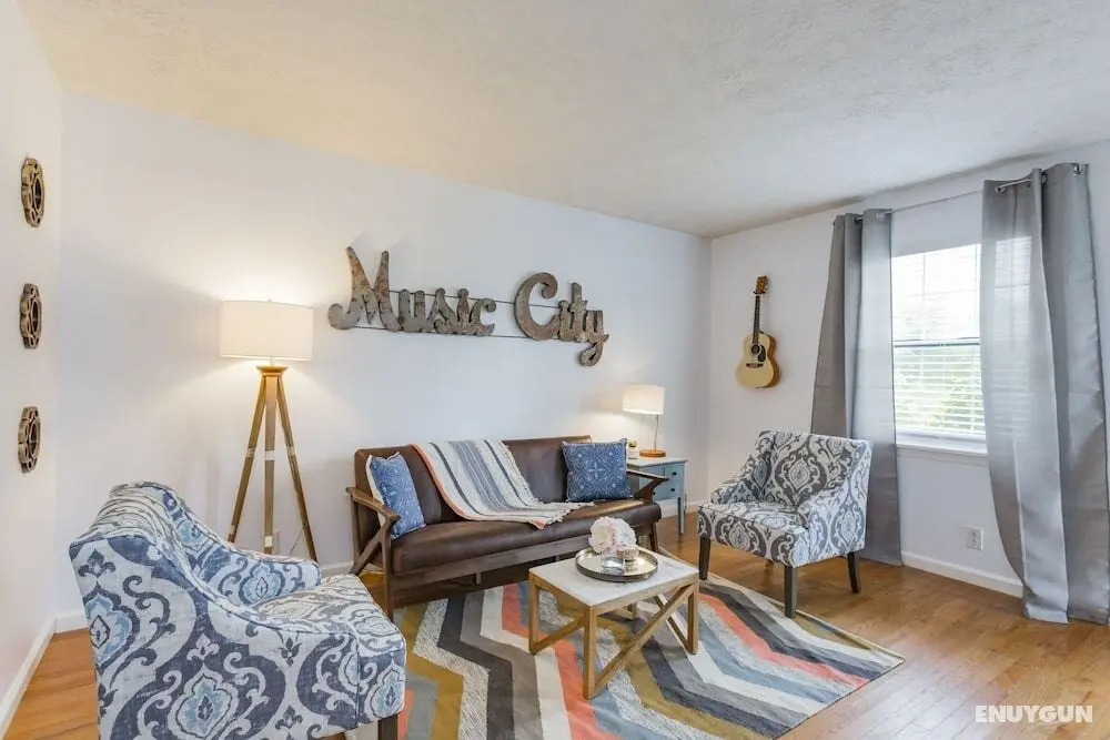 Take a Jog in Nearby Shelby Park at a Bright, Cozy Home - Öne Çıkan Resim