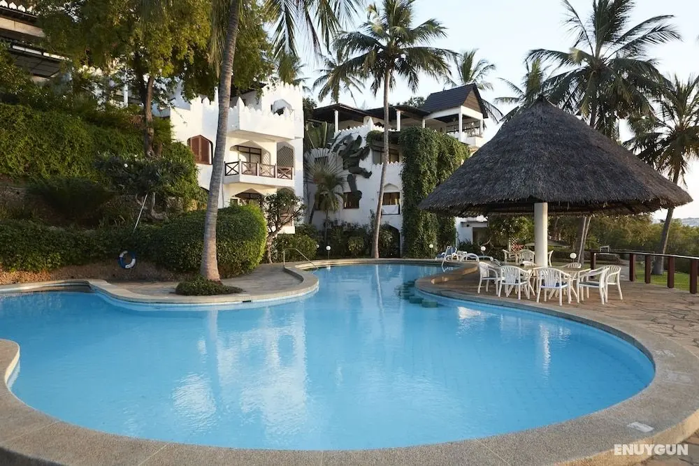 Tamarind Village Apartments - Havuz