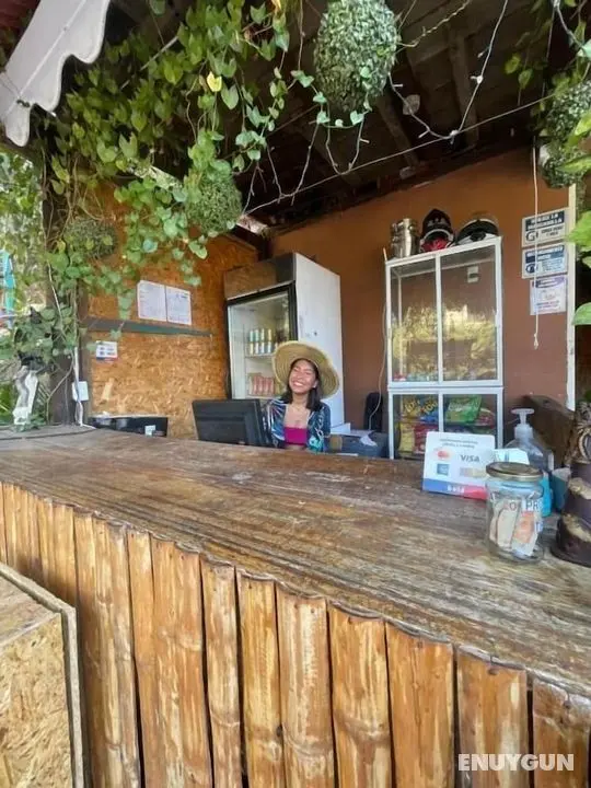TAMARINDO BEACH HOSTEL - Lobi