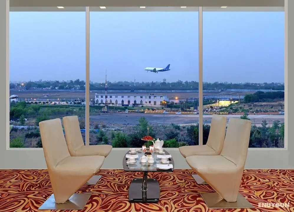 Taurus Sarovar Portico - Öne Çıkan Resim