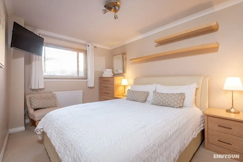 Tay Pearls - Marine Parade - Öne Çıkan Resim