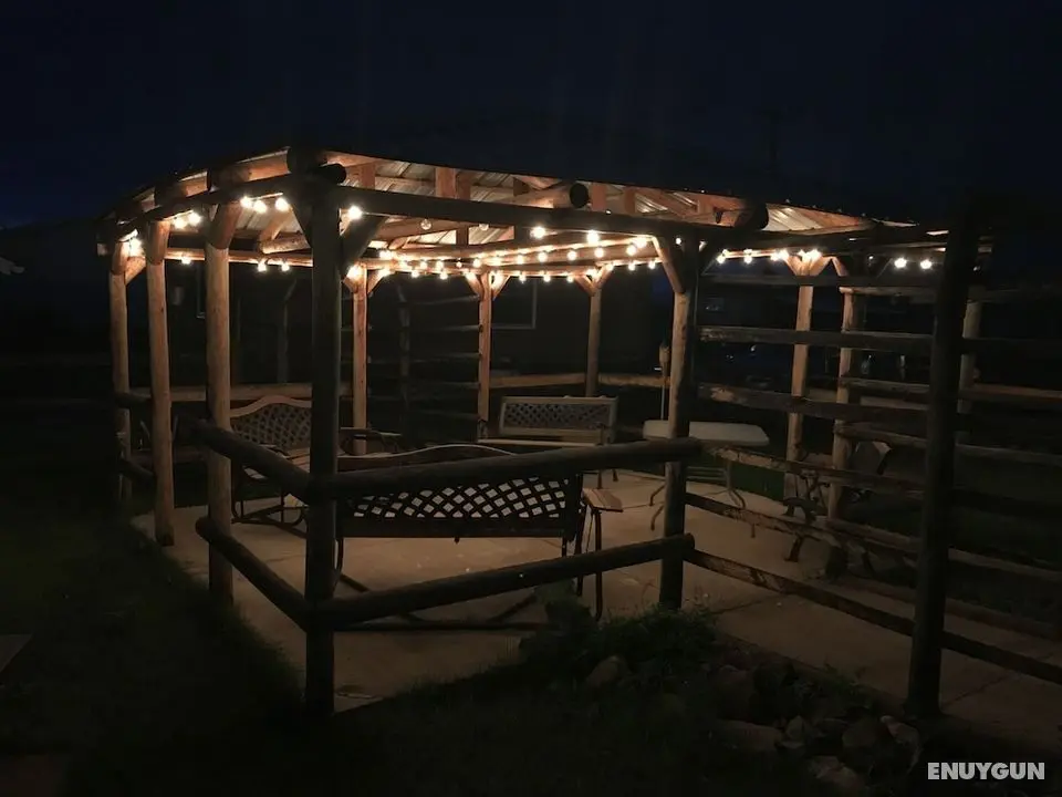 Tenderfoot Cabins & Motel - Dış Mekanlar