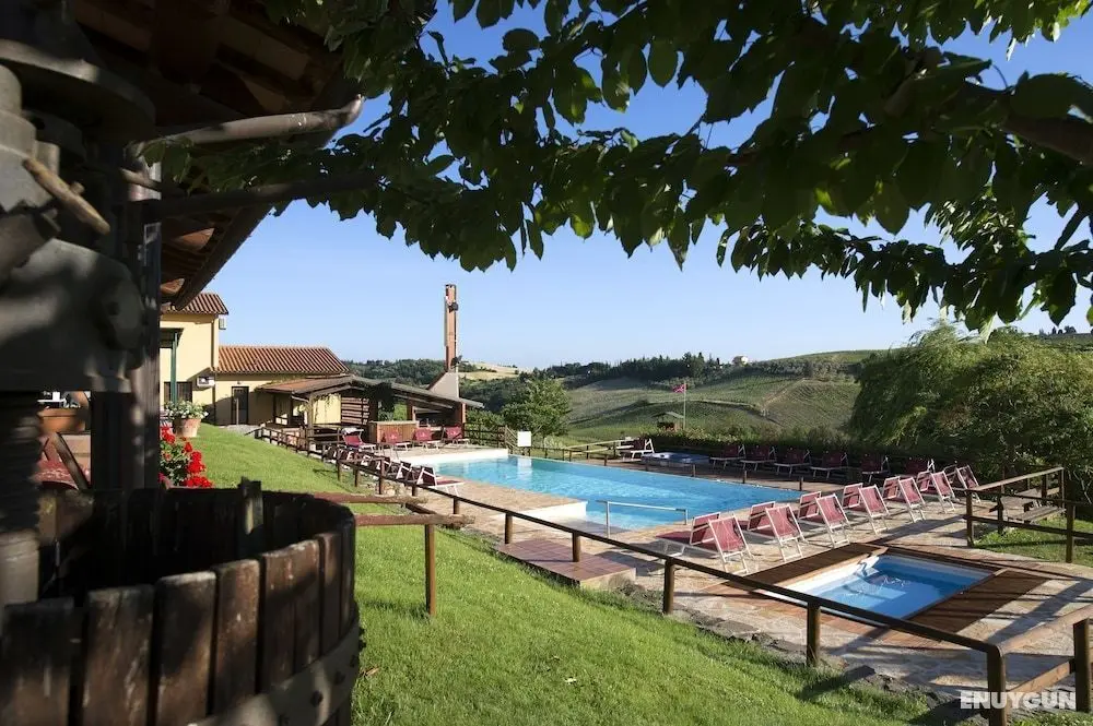 Tenuta Montespertoli - Havuz