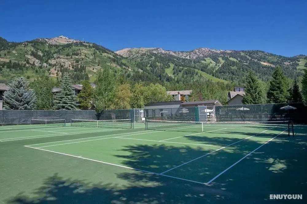 Teton Village Condos Collection by JHRL - Spor Tesisleri