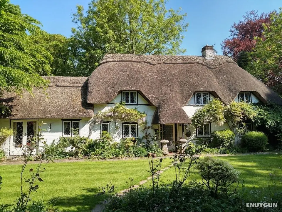 Thatched Eaves - Öne Çıkan Resim