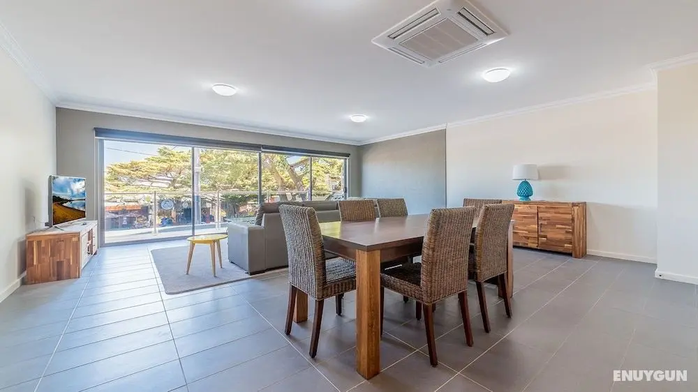 Thompson Avenue Apartments No.2 - Öne Çıkan Resim