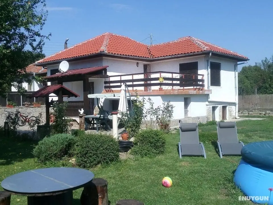Three Bedroom House With Garden Only 10 km From Veliko Tarnovo - Öne Çıkan Resim