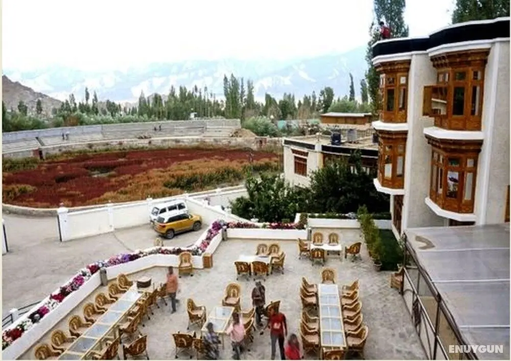 TIH Hotel New Glacier View - Dış Mekan