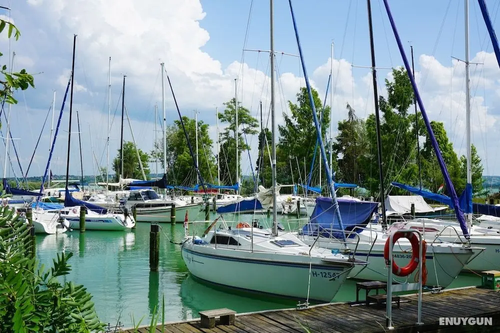 Tihany Yacht Club - Öne Çıkan Resim