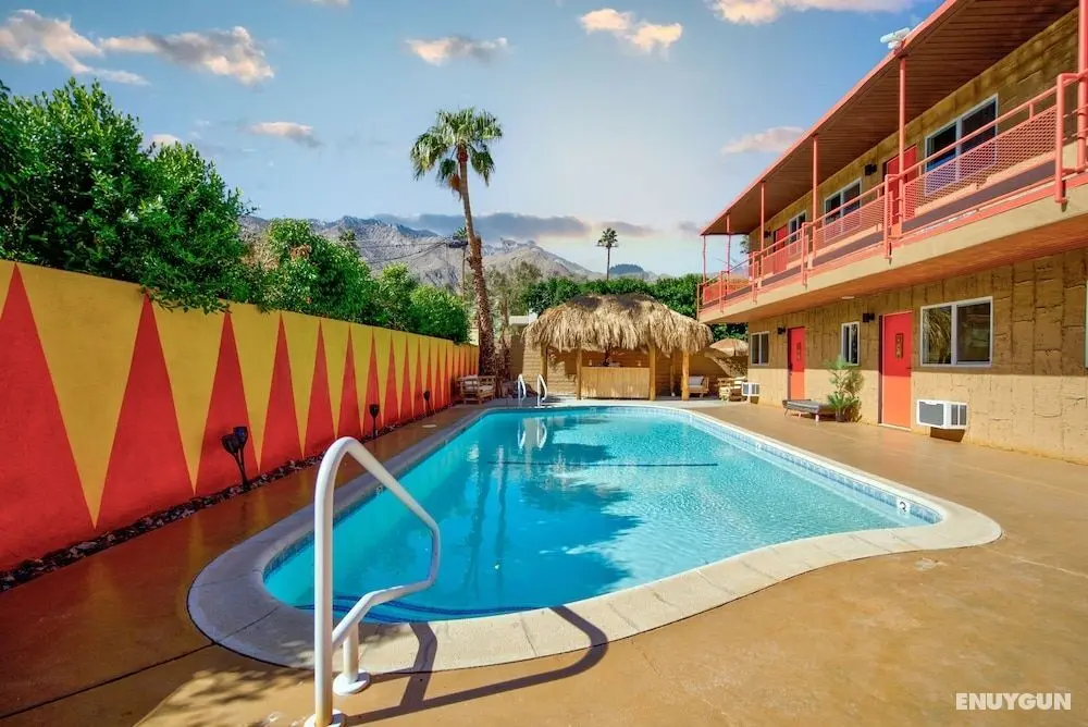 Tiki Hotel - Öne Çıkan Resim