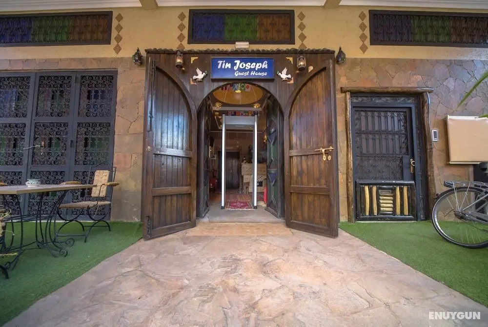 Tin Joseph - Dış Mekan