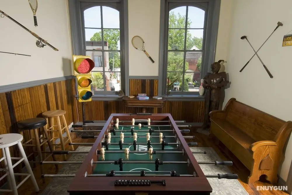 The Tinder Guest House - Öne Çıkan Resim