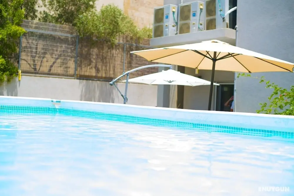 Villa in TLV with a BIG YARD and POOL - Havuz