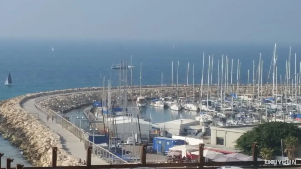 TLV Suites on the beach - Konum Öne Çıkanlar