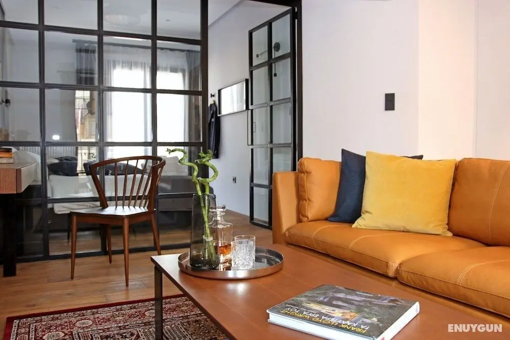Tom's Bachelor Pad - Öne Çıkan Resim