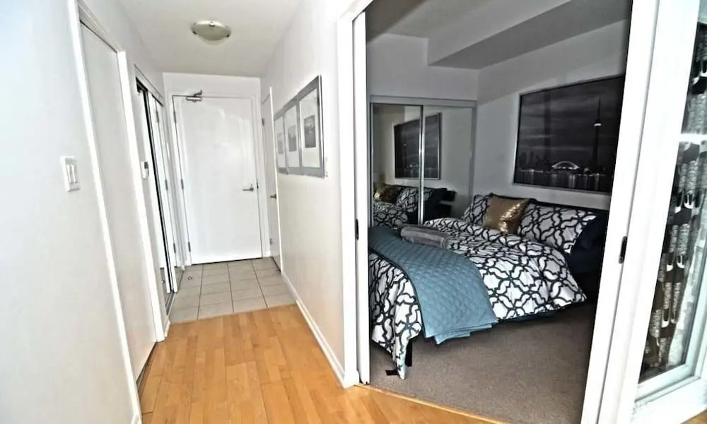 Toronto Escape - The Ruby Pink Suite - Öne Çıkan Resim