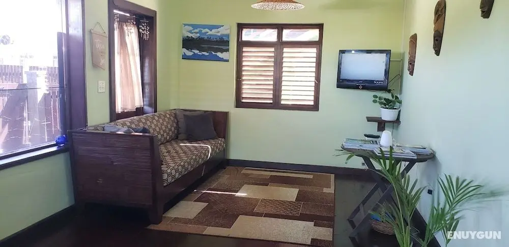 Touch Therapies Guest House - Lobi