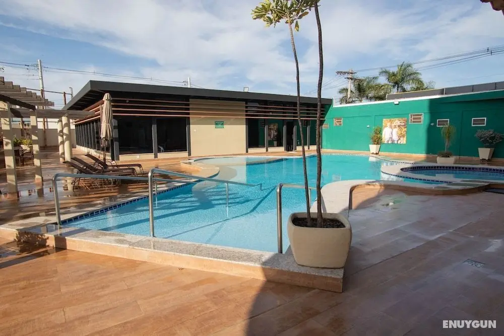 Toulon Multi Residence - Havuz
