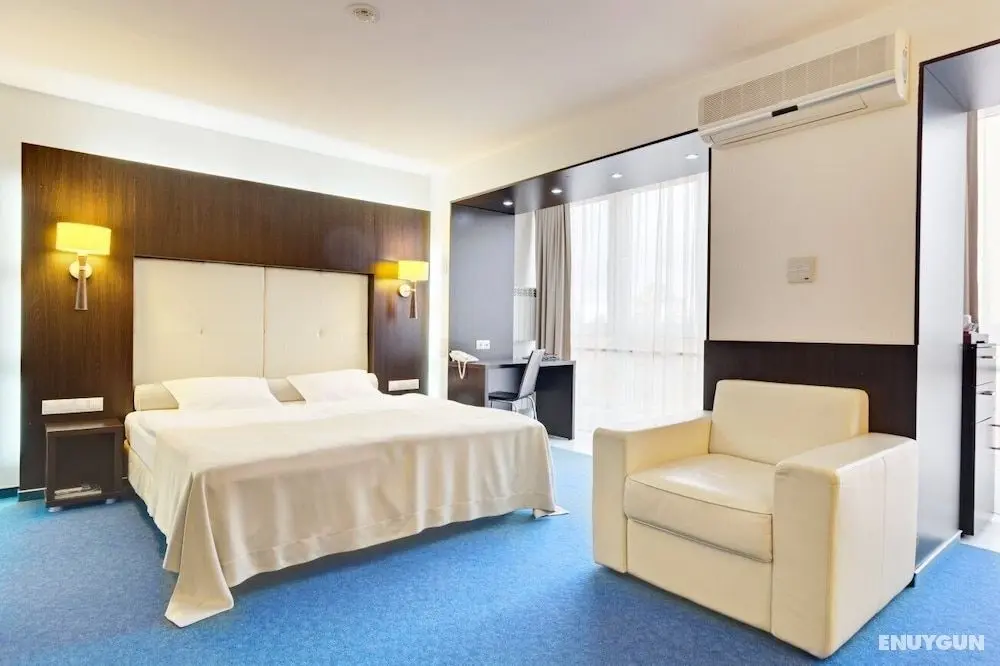 Tourist Hotel - Öne Çıkan Resim