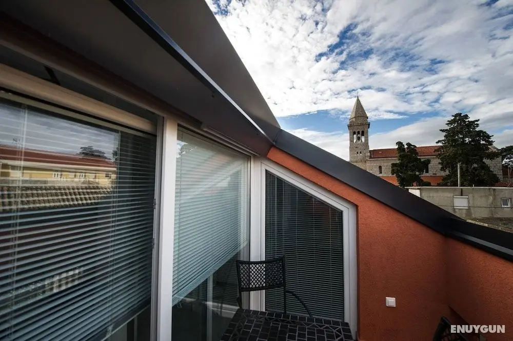 Town-view Attic Studio - Oda Düzeni