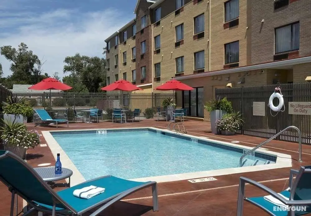 TownePlace Suites Garden City - Genel