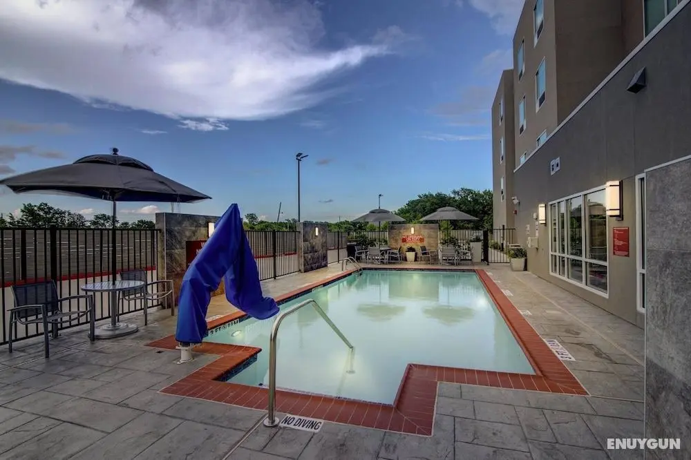 Towneplace Suites Houston Hobby Airport - Havuz