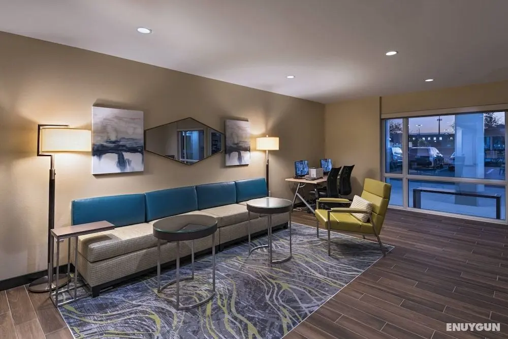 TownePlace Suites by Marriott Naples - Lobi