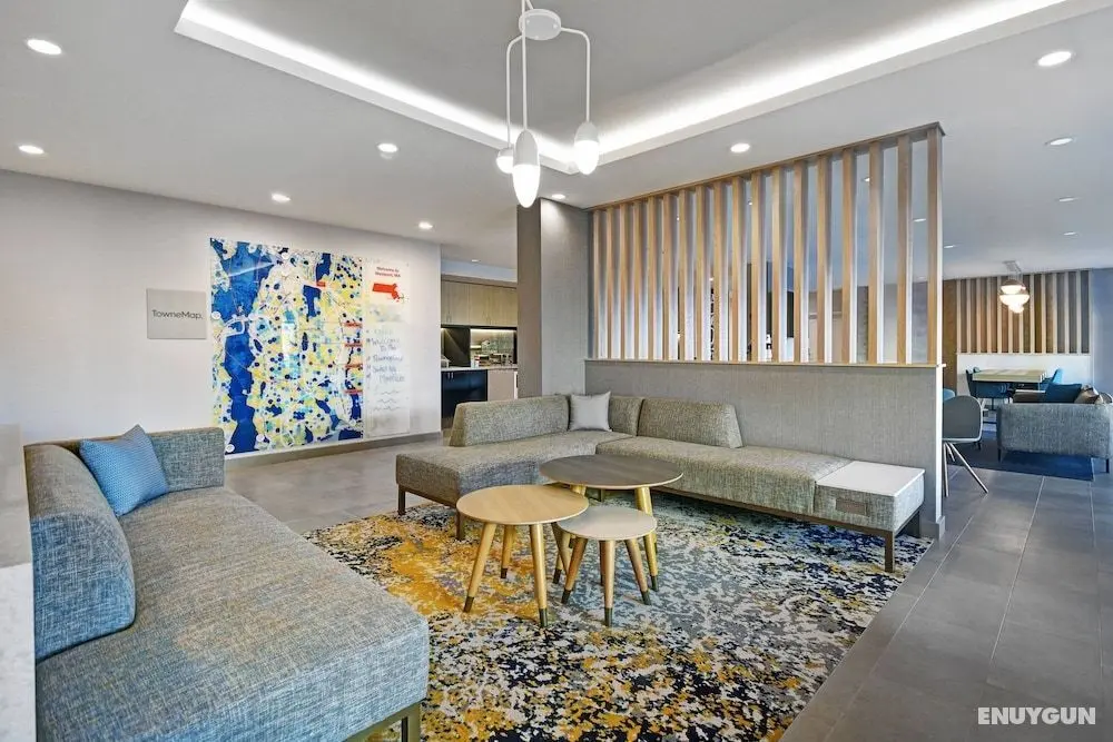 TownePlace Suites by Marriott Westport - Lobi