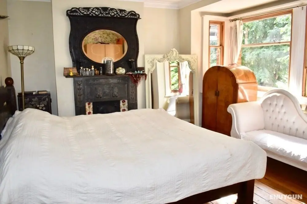 Townhouse Full of Character in Vibrant Seven Dials - Oda