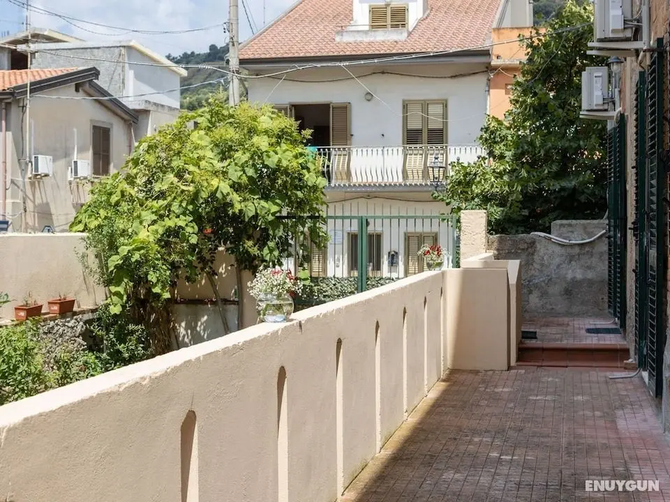 Traditional Holiday Home in Nicotera Marina With Garden - Oda Düzeni