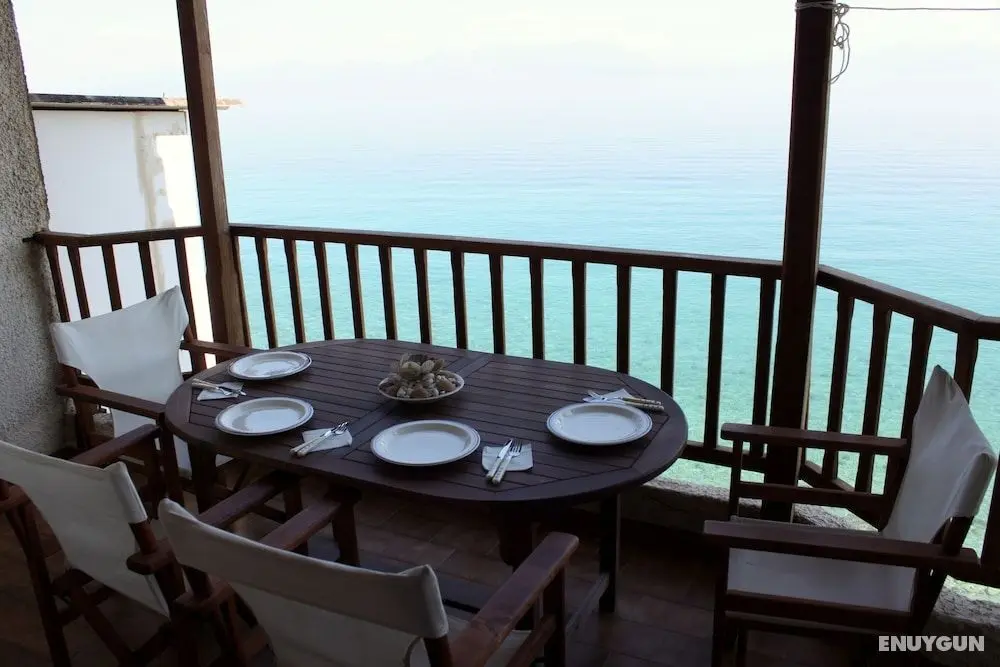 Traditional house by the sea - Öne Çıkan Resim