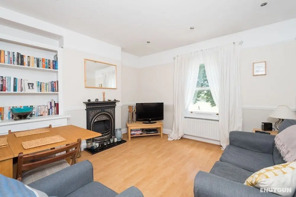 Traditional Richmond Home by Twickenham Green - Öne Çıkan Resim