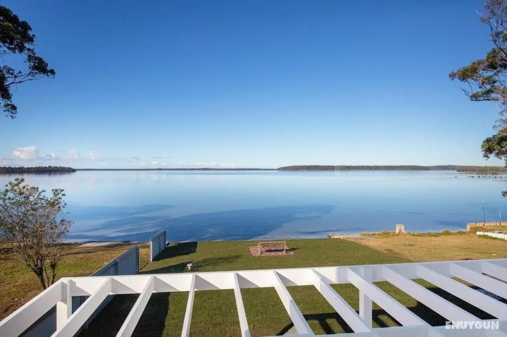 Tranquility Beach House - Absolute Waterfront - Child and Pet Friendly - Oda