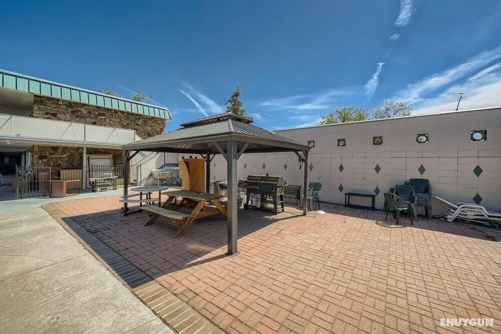 Travelers Uptown Motel - Öne Çıkan Resim