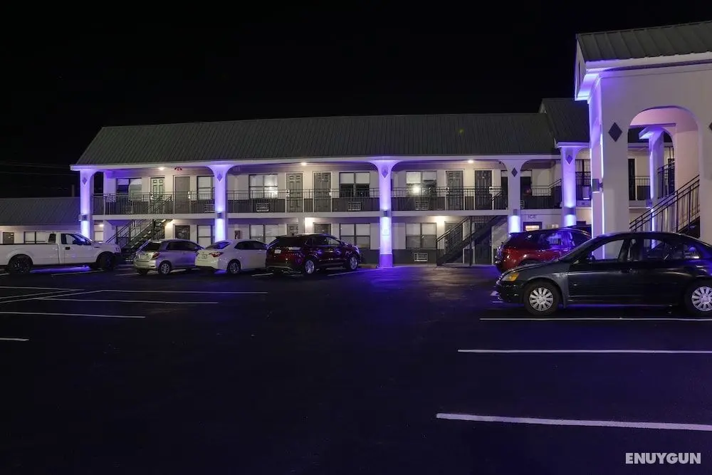Travelodge by Wyndham Calhoun South I-75 - Dış Mekan